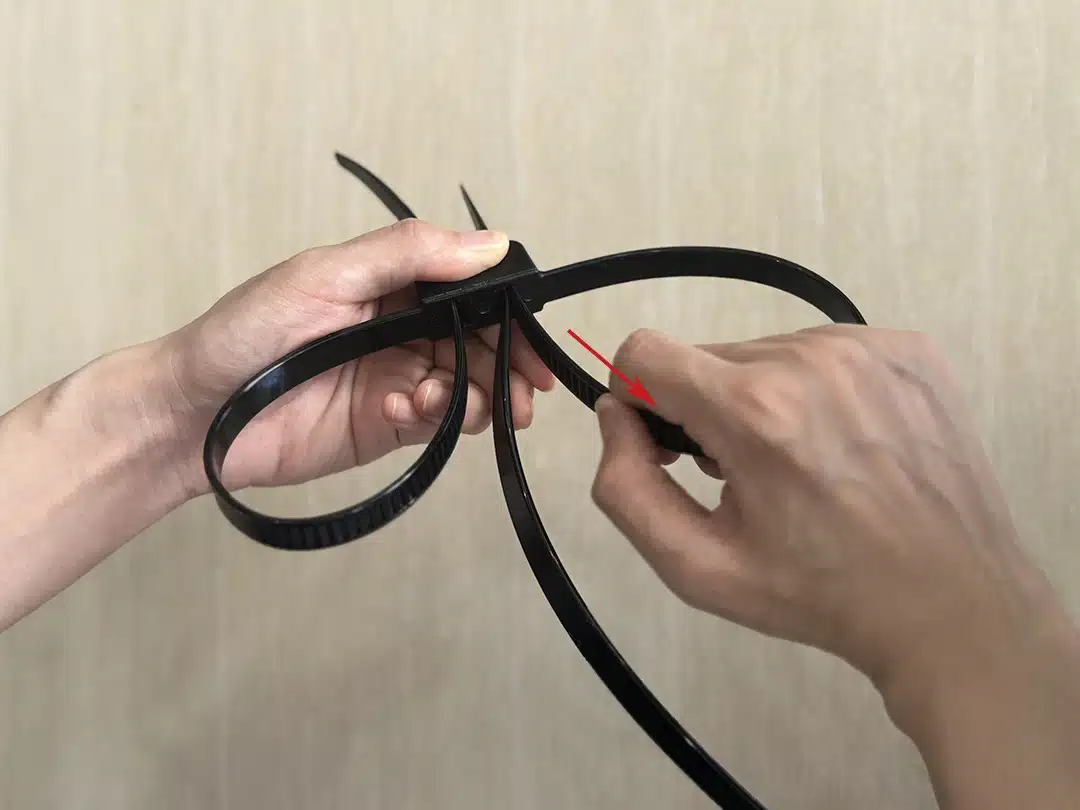 How to Undo Zip Tie Handcuffs in 2 Simple Steps-5