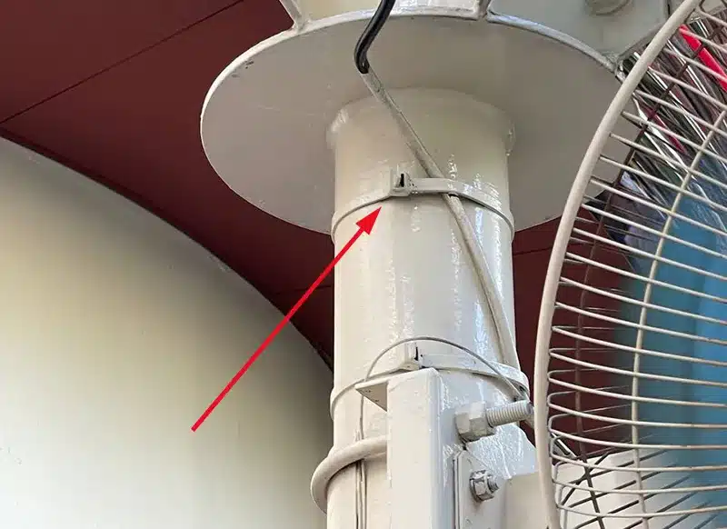 Cable Ties Around the Universal Studios Japan