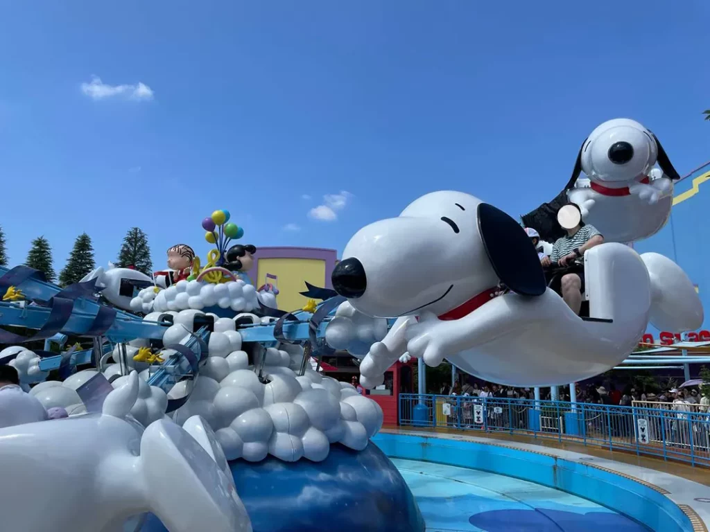 Uses of cable ties at Universal Studios Japan