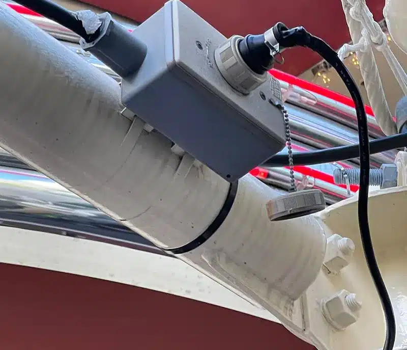 Uses of cable ties at Universal Studios Japan-2