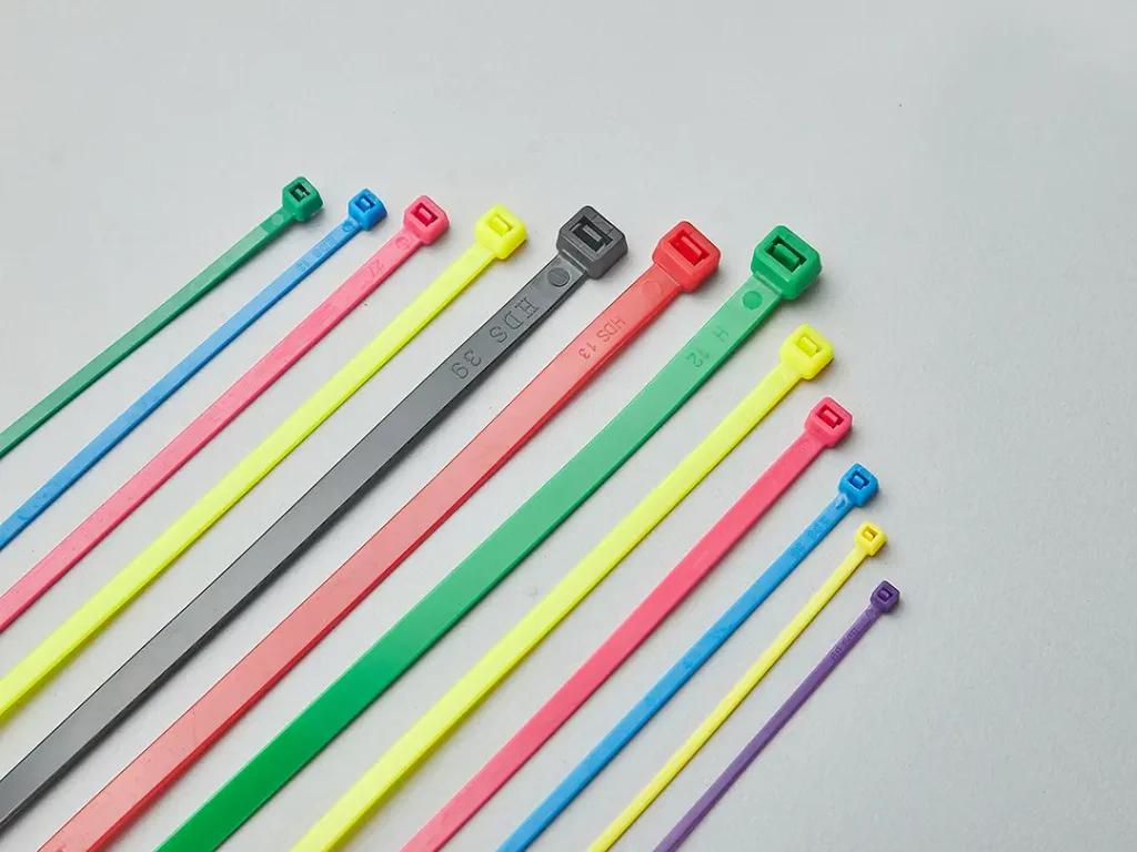 Colored cable ties in different lengths