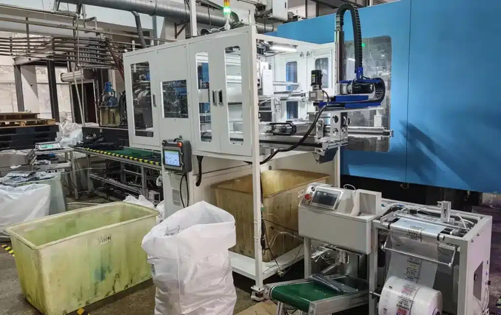 Automatic cable tie packaging machine in a nylon cable tie factory