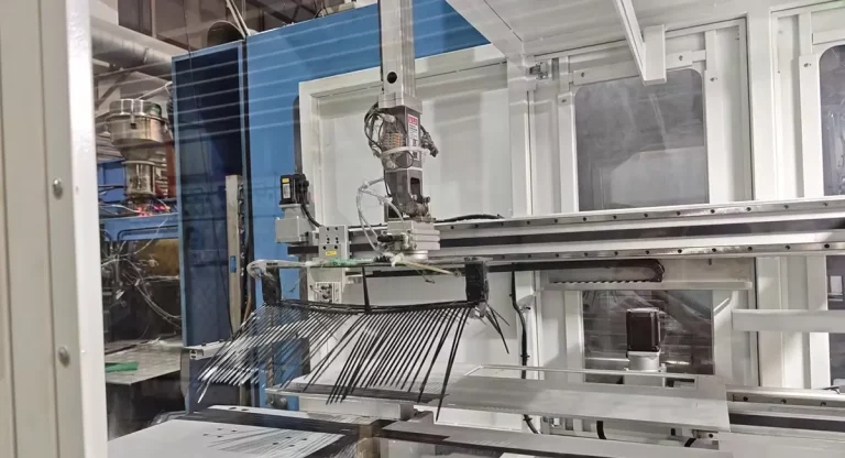 Robotic arm picking nylon cable ties for automatic packaging